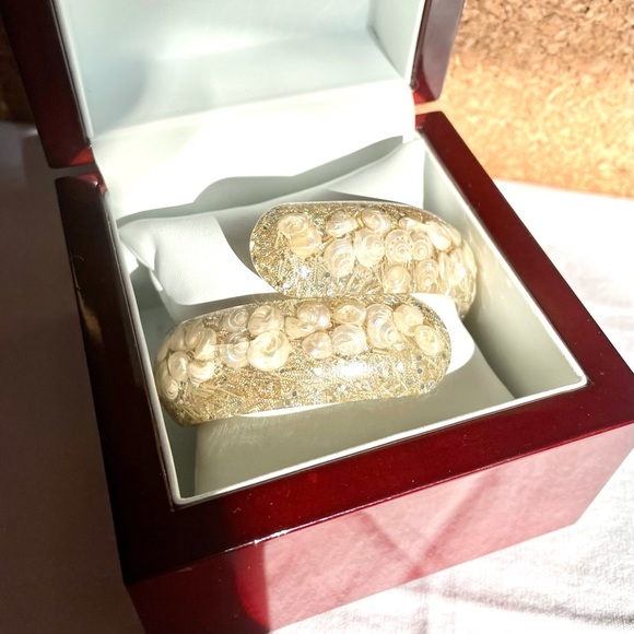 Vintage Lucite shell bracelet - Picture 3 of 6